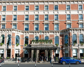 Your wedding day is unique and your love story can be professionally captured by our team at The Shelbourne Hotel. Facing St. Stephen's Green you are guaranteed some beautiful photos and video.