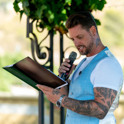 Keith Duffy officiates the luxury wedding ceremony at Cortijo Maria Luisa, Nerja, Spain – expertly captured by Dougie Farrelly, Silverscreen.ie Keith Duffy officiating as wedding celebrant at exclusive Cortijo Maria Luisa in Nerja, Spain, reading from wedding book. Captured by Dougie Farrelly, Silverscreen.ie
